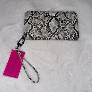 🖤🐍NWT-BETSEY JOHNSON WHITE AND BLACK SNAKE SKIN LARGE ZIP AROUND WALLET🖤🐍